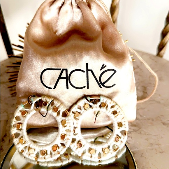 Cache hoop loop Earrings - Picture 3 of 4